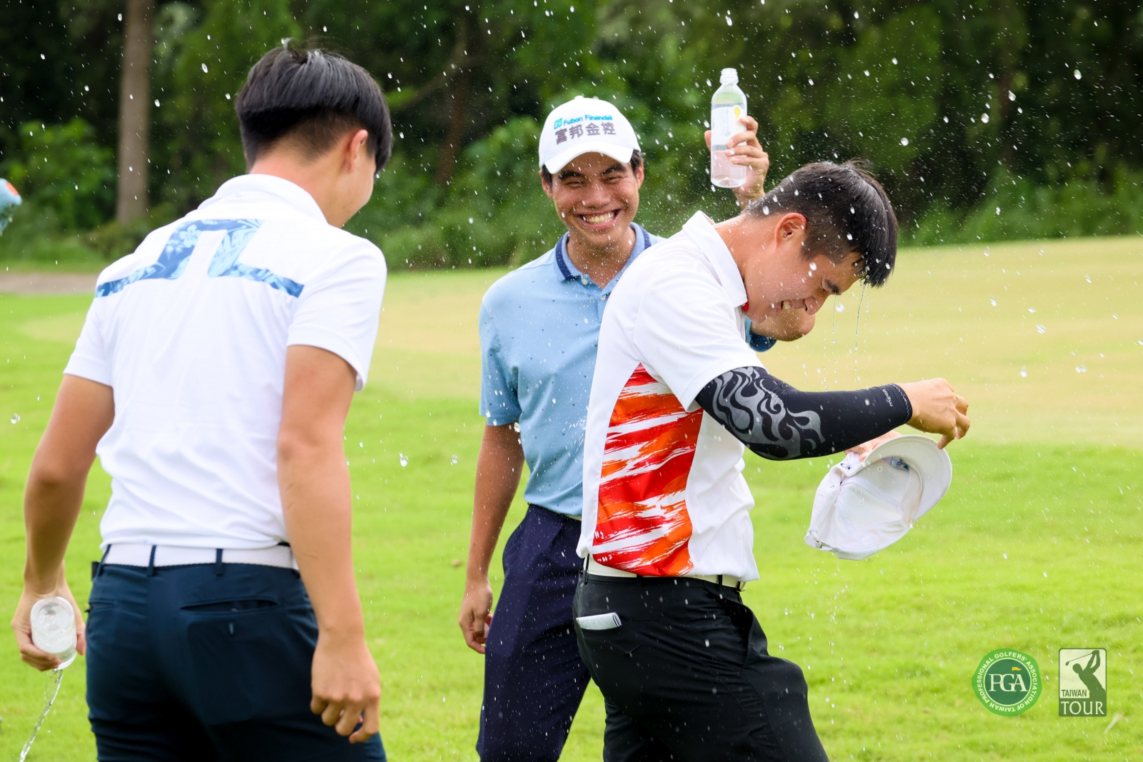 業餘選手蘇晉弘今天打出69，以兩回合成績140桿(-4)一舉拿下職業及業餘冠軍獎盃(TPGA_林聖凱攝影)