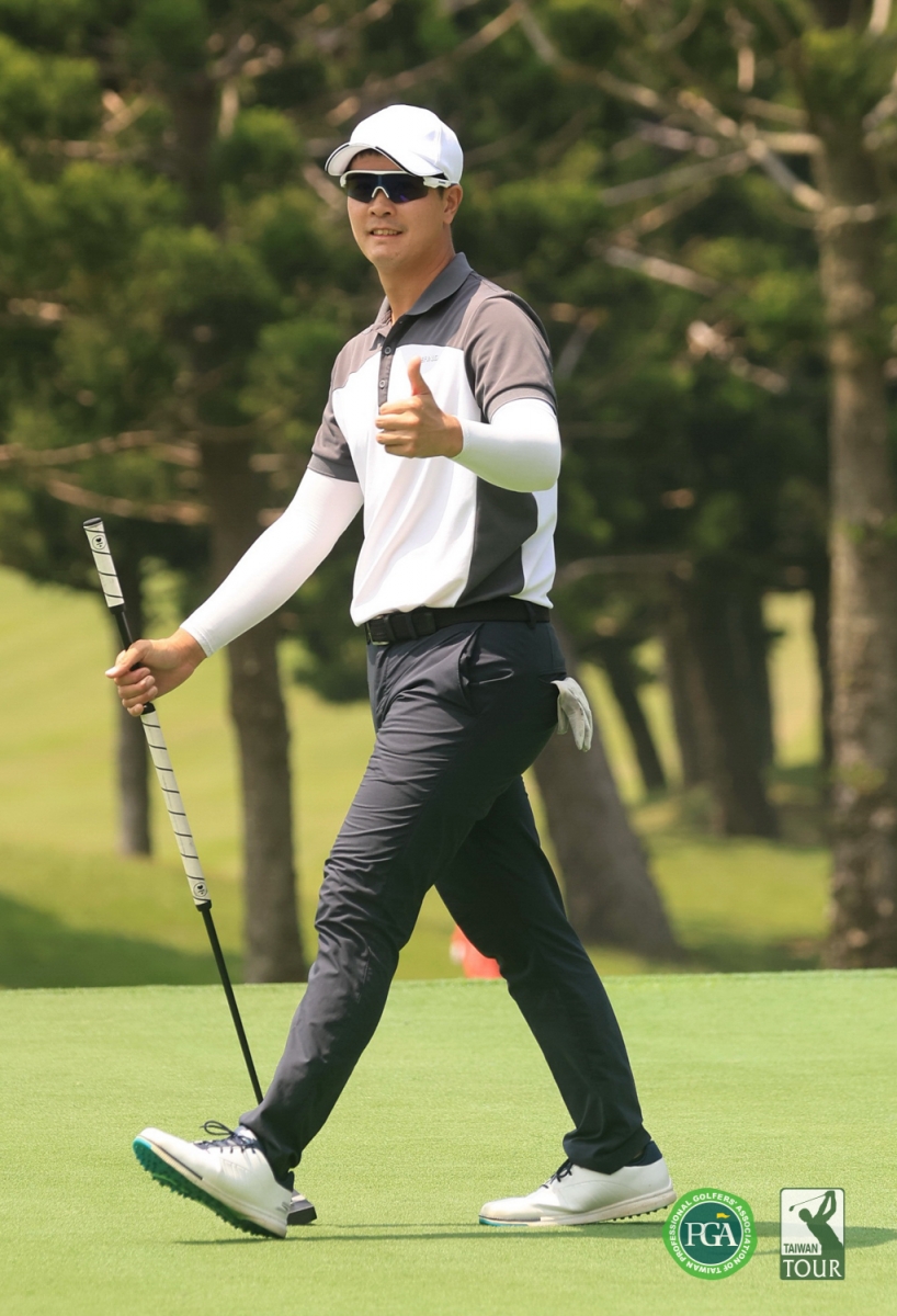 第一回合何勁宏65桿(-7)暫列第一(鍾豐榮攝影)