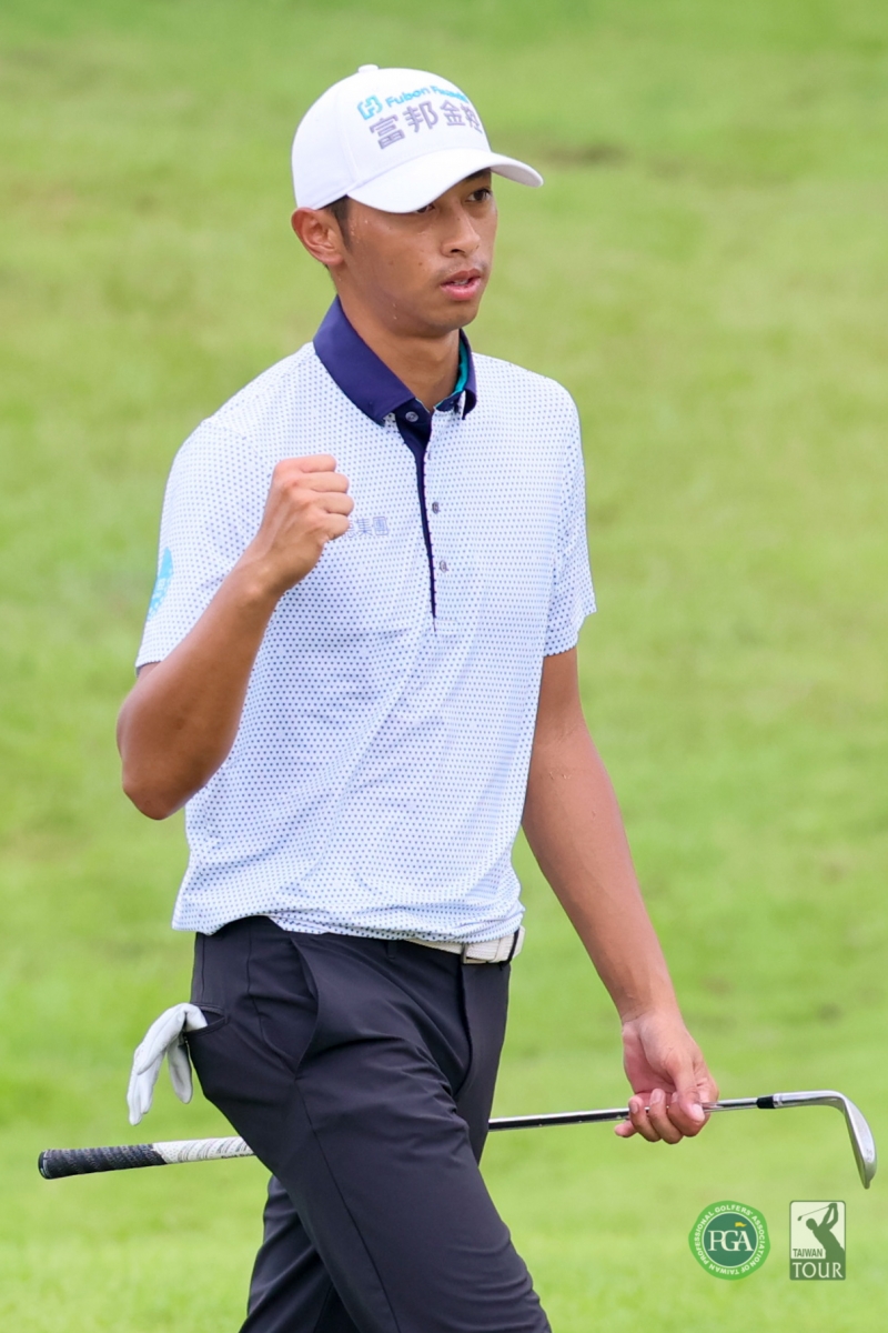 第三回合王偉軒以2鷹6鳥1柏忌打出低桿63桿，三回合198桿(-18)暫列第二(TPGA_林聖凱攝影)