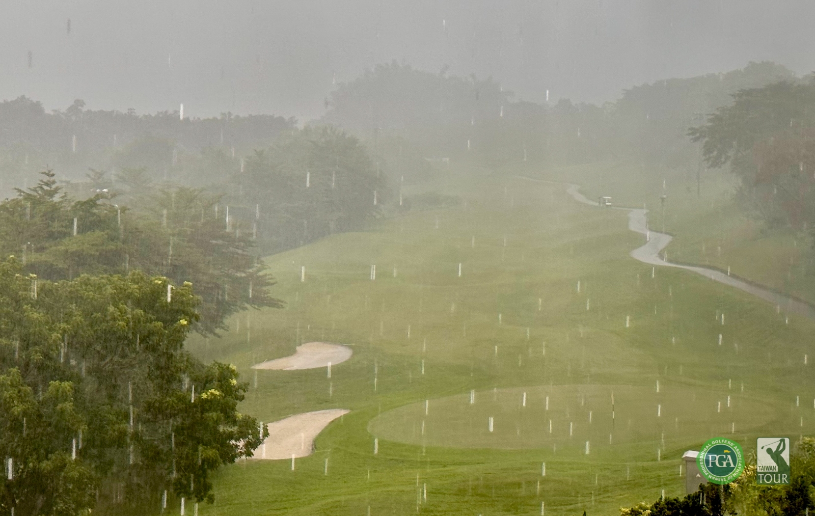 第二回合因午後雷陣雨影響於下午4點15分暫停賽事(TPGA_林聖凱攝)