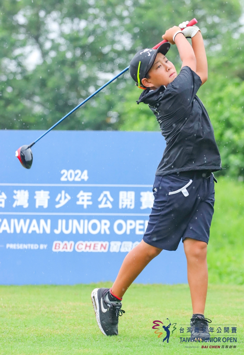 日本選手福井誠介以兩回合(-10)在男子C組領先。(陳文欣攝影)