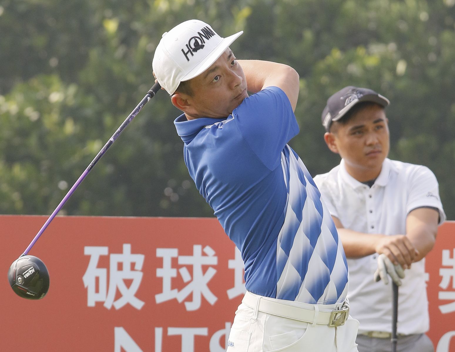 許佳紳使用Honma TW737新桿第一回合打出69桿(-3)，目前暫居第三。圖/TPGA