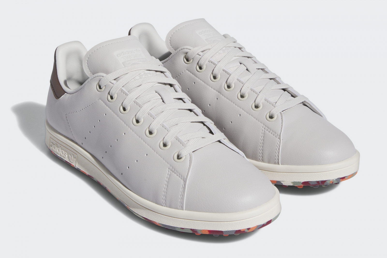 Stan Smith Golf 型號：ID9296 建議售價新台幣 4,490 元，預計5月12日上市。