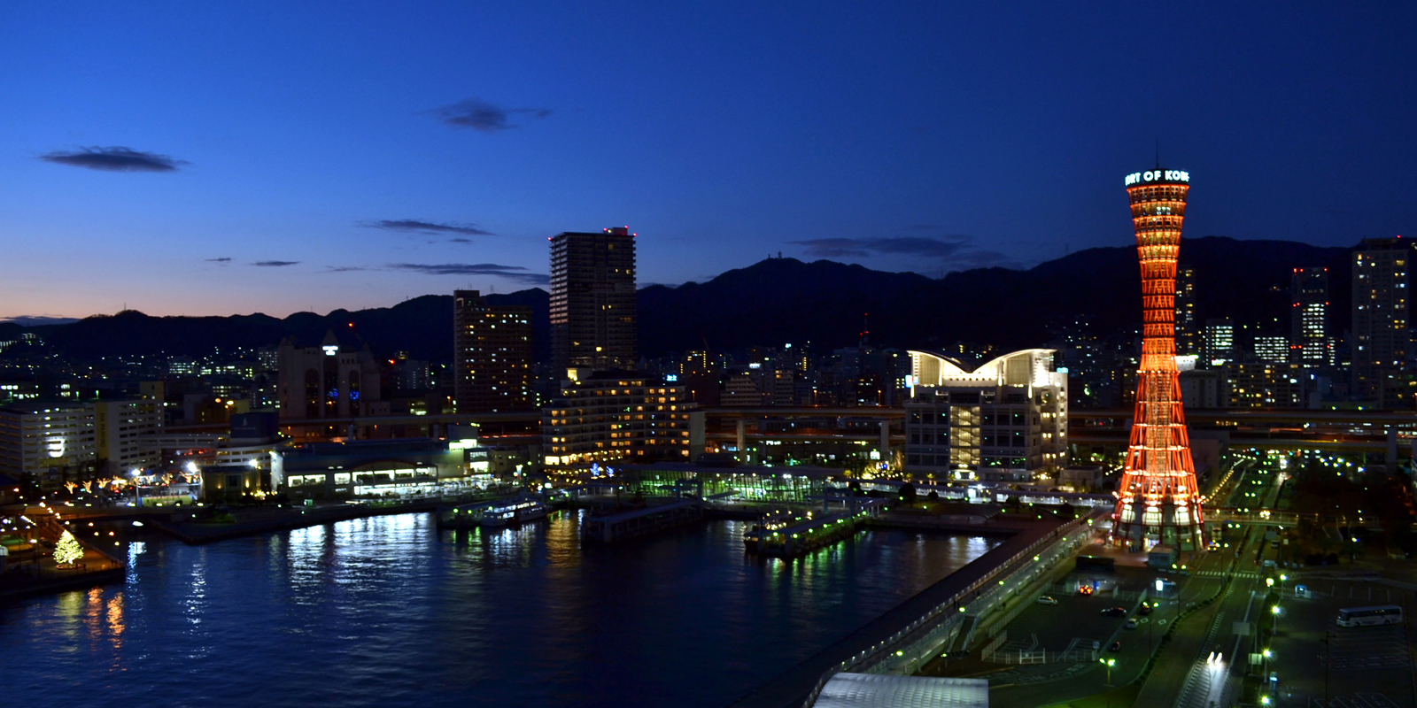 神戶是日本最早開放對外通商的五個港口之一，以開放和國際化的氣氛而聞名。