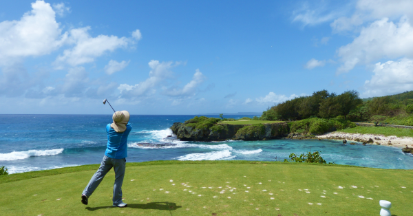 一桿過海的快感與成就感  只有在關島高爾夫